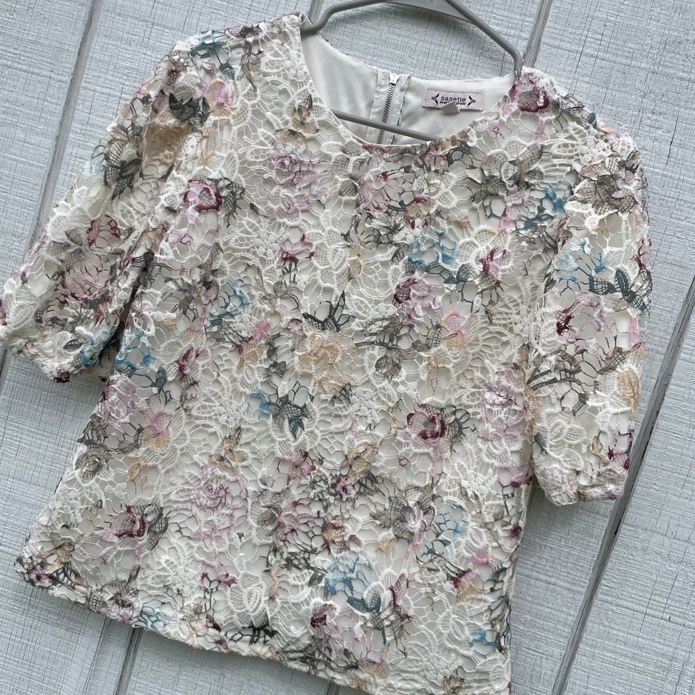 Nanette Lapore Lace Shortsleeved Floral Blouse Dressy‎ Medium M Cream Colorful